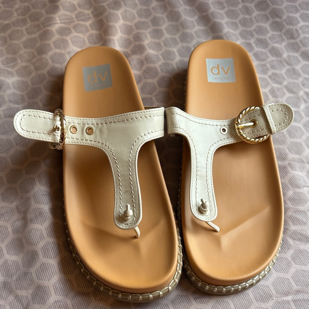 DV by Dolce Vita Women's White and Tan Sandals